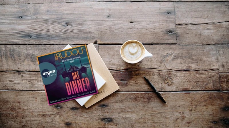 Mockup des Hörbuchs "Das Dinner" von Emily Rudolf